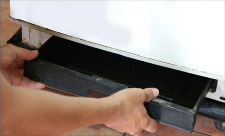 Khay nước sau tủ lạnh có tác dụng gì? Khi vệ sinh tháo khay ra khỏi tủ lạnh