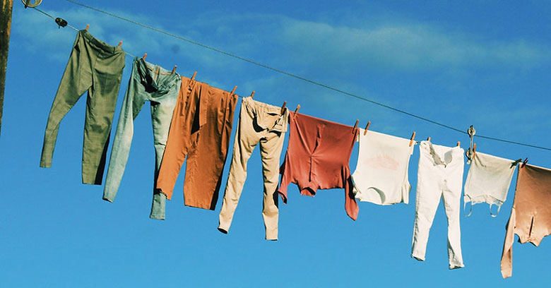 Cách giữ quần áo thơm lâu, mang quần áo đi phơi ngay