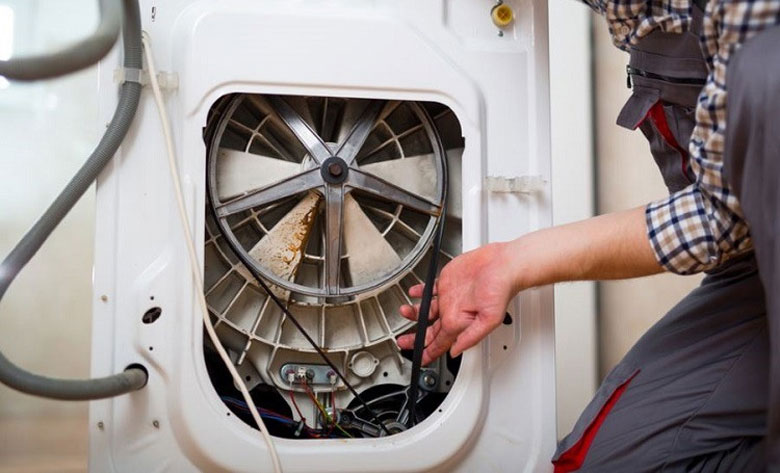 Máy giặt vắt vẫn còn nước do dây curoa bị lỏng hoặc mô-tơ yếu