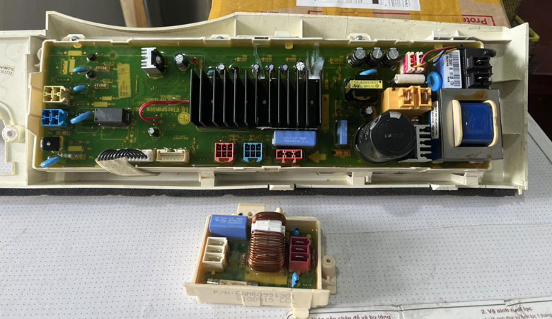 Cách khắc phục chung cho tình trạng máy giặt vắt mãi không dừng kiểm tra board mạch