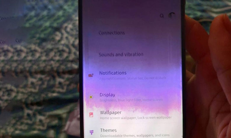 Màn hình điện thoại bị nhòe màu do lỗi từ driver màn hình