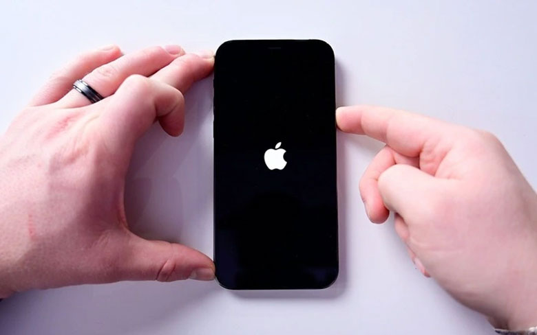 Màn hình điện thoại bị nhiễu giật - Khởi động lại