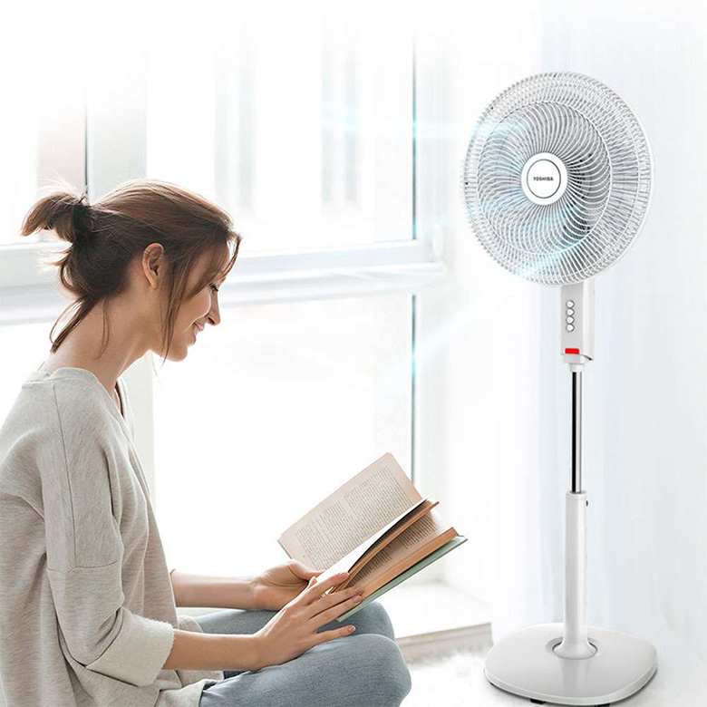 Quạt đứng Toshiba F-ASB50VN(W) 55W - Hoạt động êm ái, bền bỉ