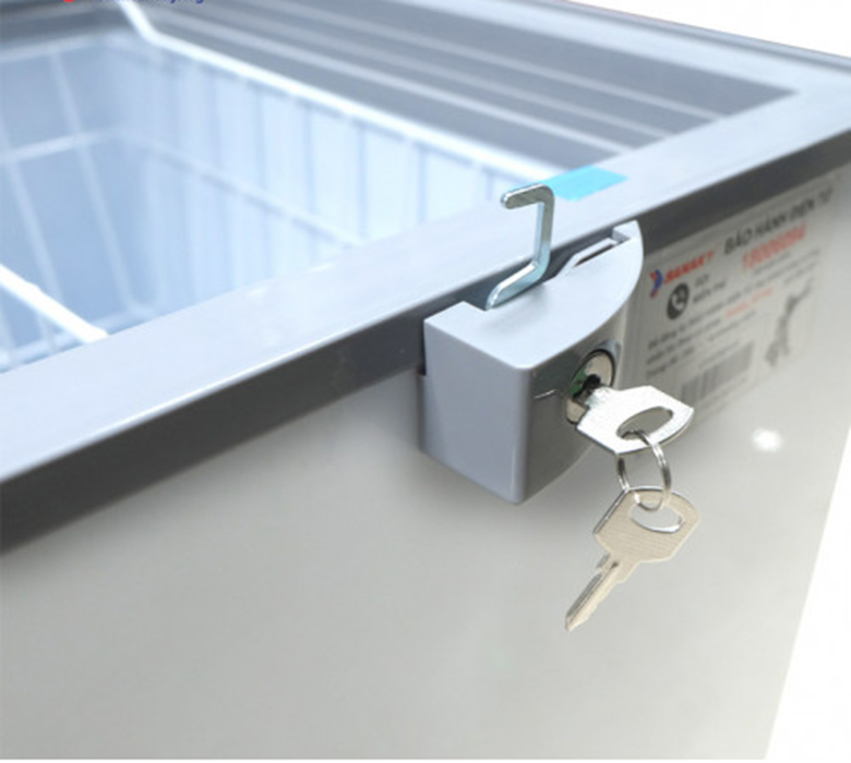 khóa an toàn - Tủ đông Sanaky 220 lít VH2899W4KD