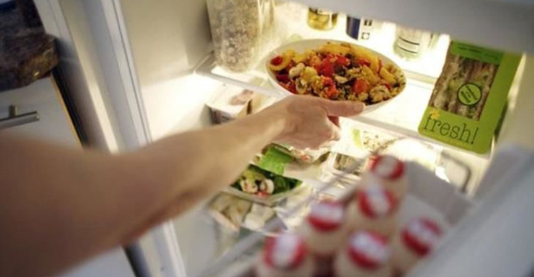 không để đồ nóng -  sử dụng tủ lạnh đúng cách, hiệu quả