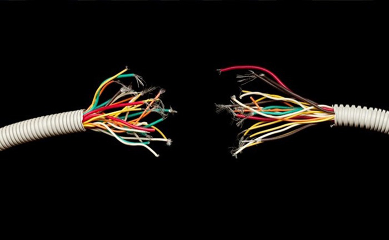 Dây dẫn điện của quạt bị đứt