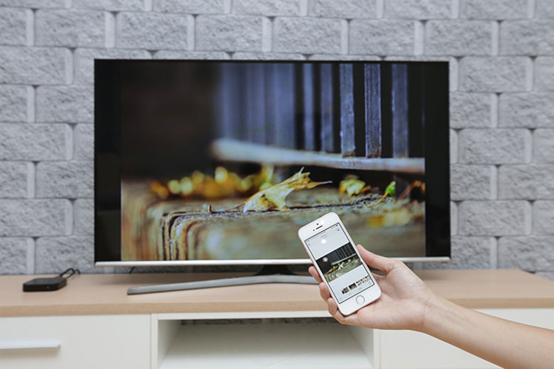 TV Panasonic kết nối iphone nhanh chóng không mất 1 giây