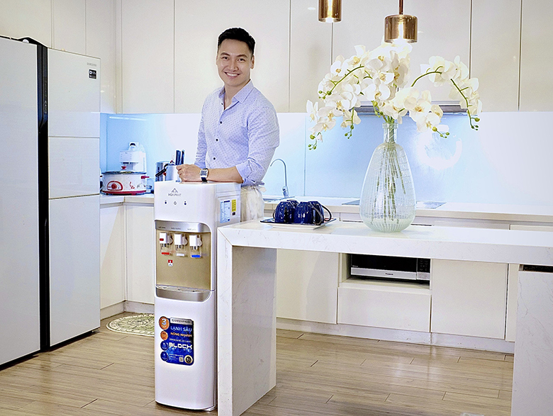 Máy lọc nước RO nóng lạnh Hòa Phát HPN683 đạt chuẩn nước uống trực tiếp