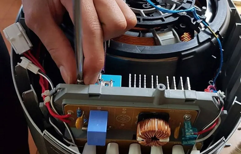 Lỗi F14 nồi cơm Toshiba do lỗi mạch cấp nguồn cho cuộn cảm/tụ điện