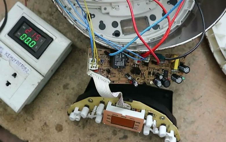 Lỗi F01 nồi cơm điện Toshiba do hỏng mạch điều khiển (mainboard)