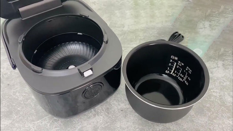 Lỗi C14 nồi cơm Toshiba - Lòng nồi với mâm nhiệt không tiếp xúc tốt