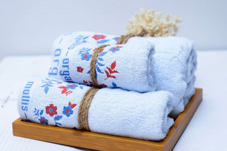 Cách khử mùi cho tủ lạnh bằng khăn bông