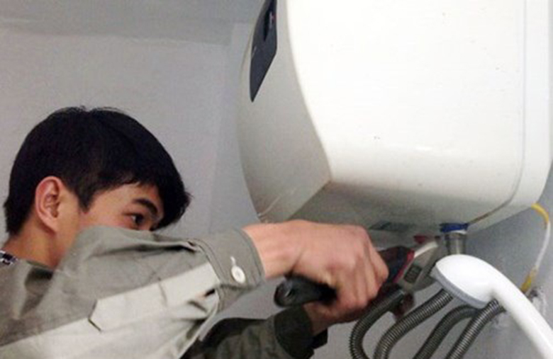 Đường nước chảy bị tắc bình nóng lạnh không nóng