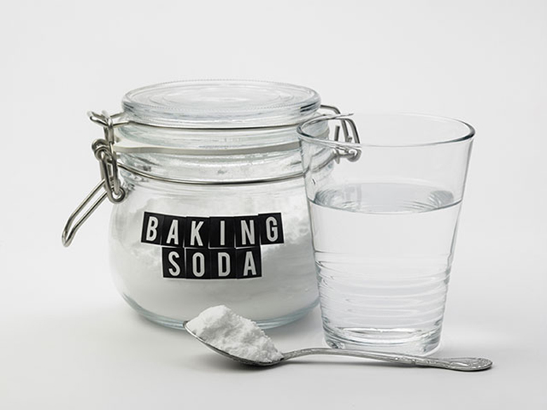 Vệ sinh lò vi sóng đúng cách với baking soda