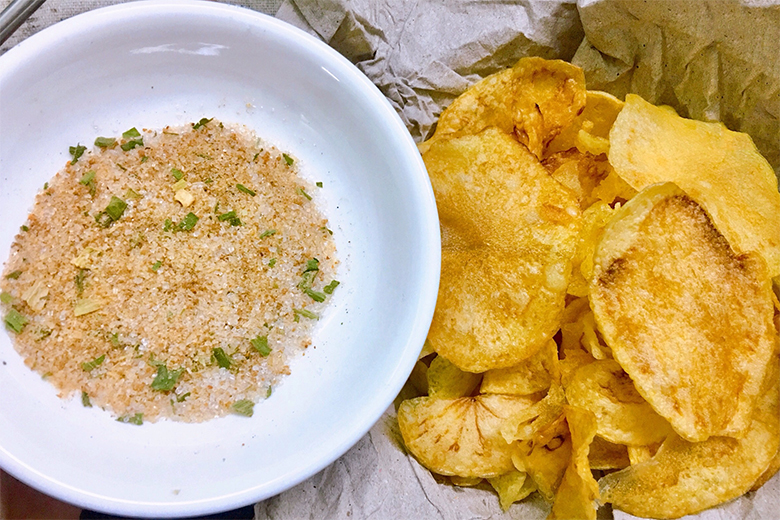 cách làm bim bim khoai tây bằng nồi chiên không dầu: Bước 3