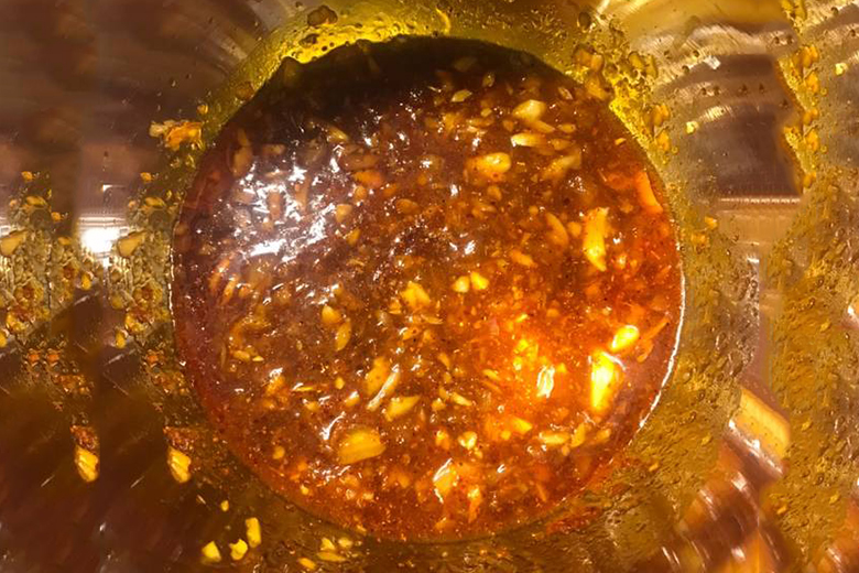 Làm nước sốt ướp gà