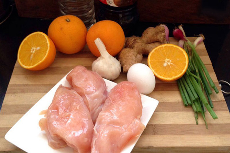 Cách làm salad ức gà sốt cam