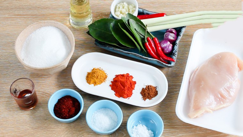 Nguyên liệu làm khô gà lá chanh