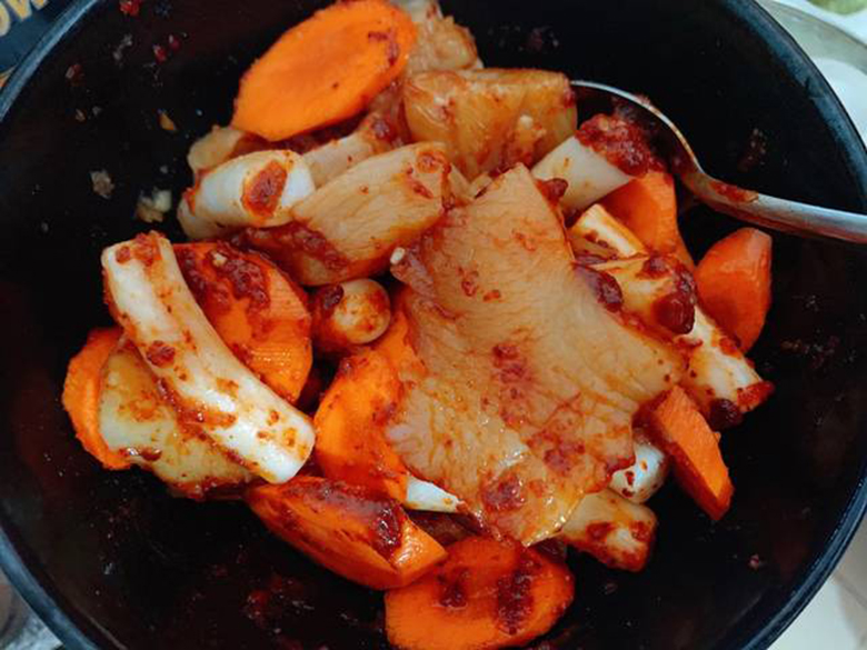 chế biến các nguyên liệu làm gà sốt phô mai