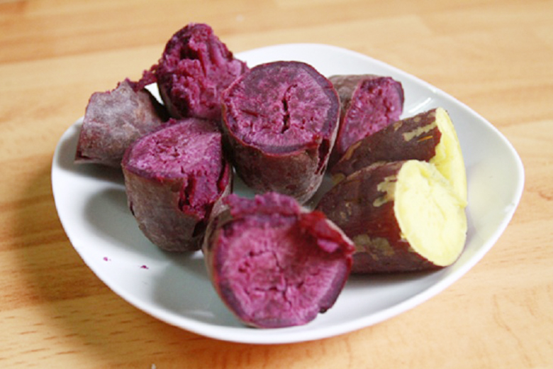 Luộc khoai bằng lò vi sóng hoàn thành