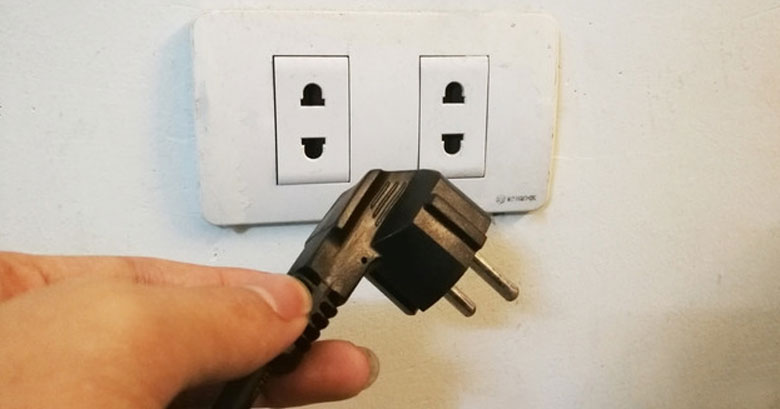 lưu ý khi lắp vòi nước cho máy giặt Toshiba: ngắt nguồn điện