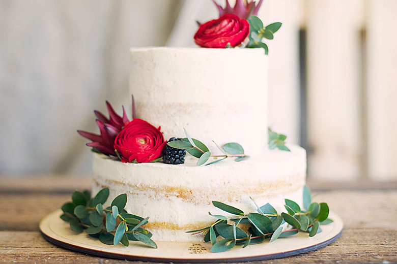 Cách trang trí bánh bông lan bằng hoa, lá