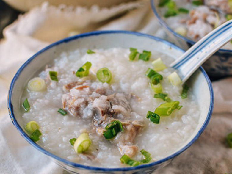 Cách nấu cháo xương bằng nồi cơm điện dễ ăn cho trẻ