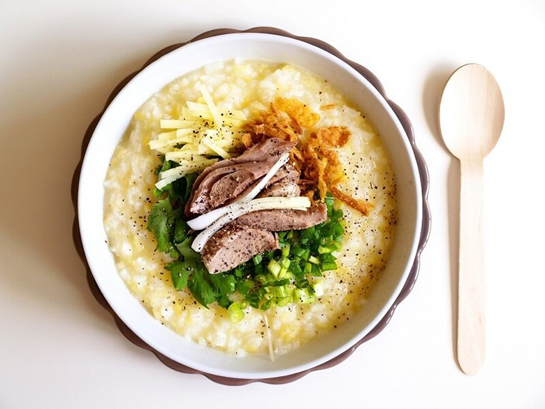 Nấu cháo cho bé bằng nồi cơm điện đổi món qua bằng thịt vịt