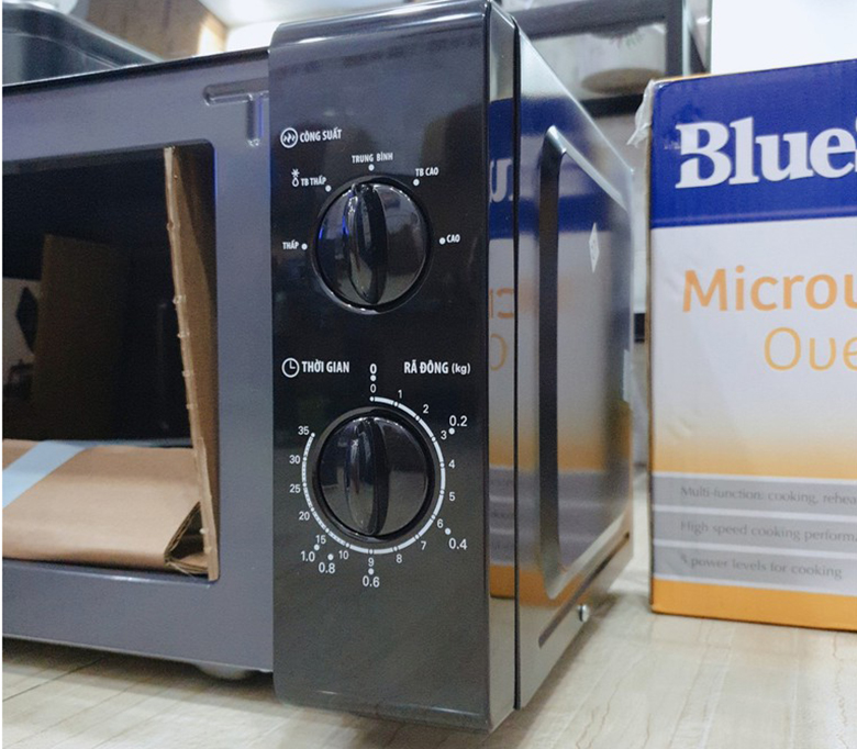 Lò vi sóng Bluestone 20 lít MOB-7708B bảng điều khiển cơ