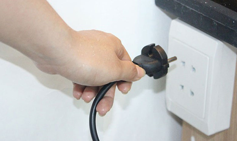 Cách khắc phục máy giặt Electrolux không vào điện do jack