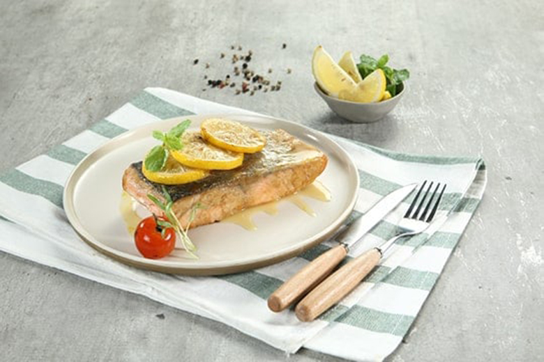 Cá hồi được xem là liều thuốc tốt nhất giúp ngăn ngừa sự phát triển của các bệnh ung thư.