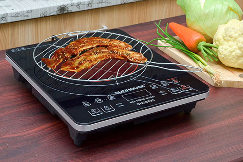 Cách để vỉ nướng đặt trên bếp hồng ngoại