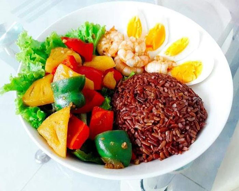 Thành phẩm cách nấu gạo lứt bằng nồi cơm điện nên ăn kèm với những đồ ăn gì?