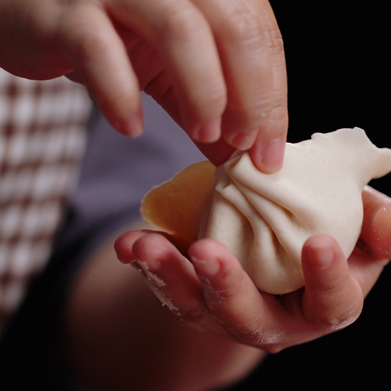 Cách hấp bánh bao bằng nồi cơm điện khi tạo hình