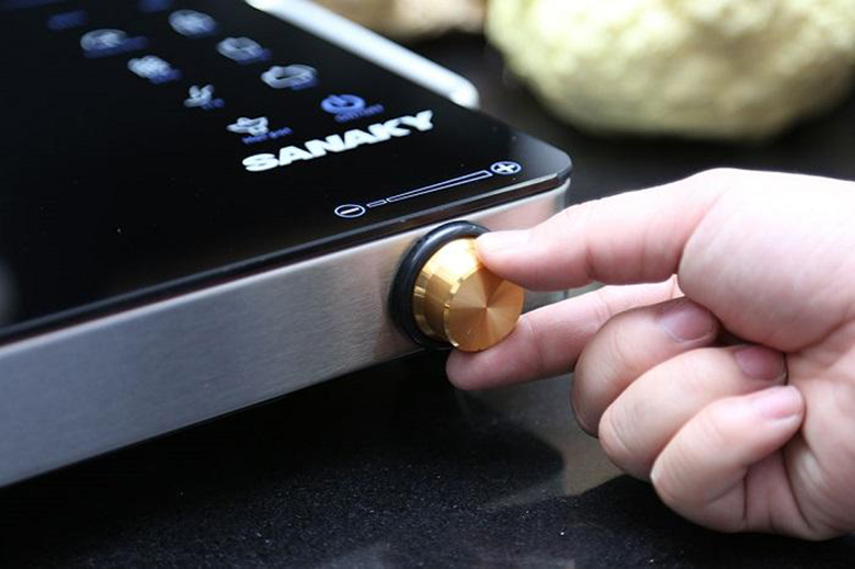 Cách dùng bếp hồng ngoại không nên mở nhiệt độ cao khi bật bếp