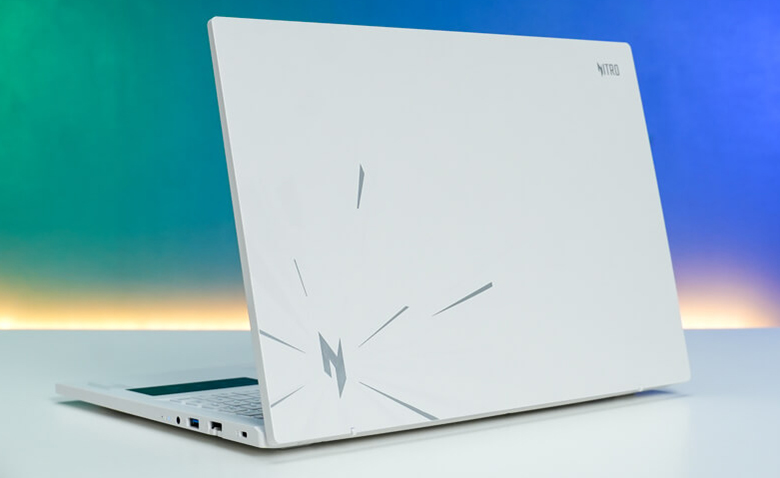 Laptop Acer Gaming Nitro Lite 16 NL16-71G-71UJ thiết kế thời trang