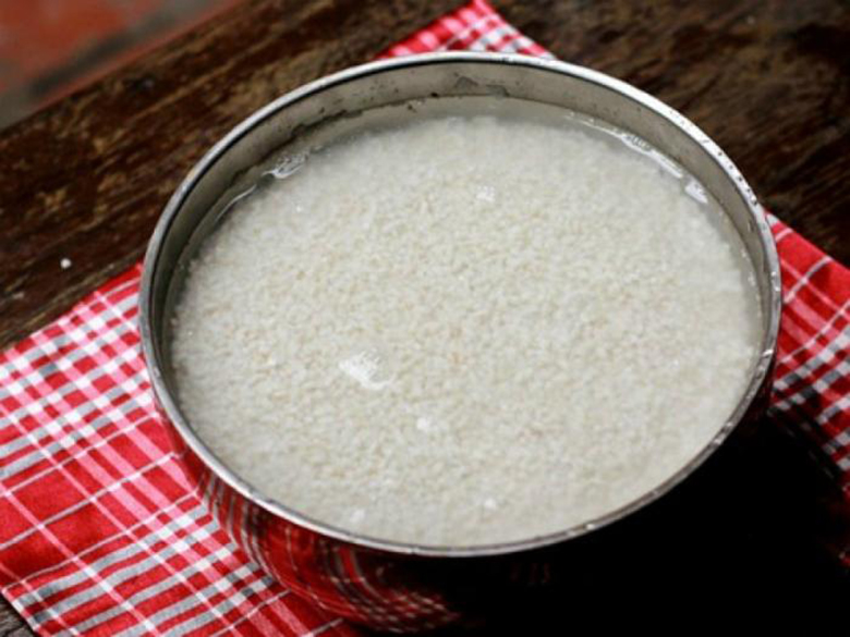 Cách nấu xôi trắng bằng nồi cơm điện ngâm gạo trước