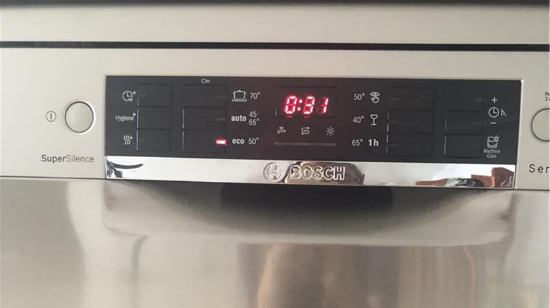 Máy rửa bát Bosch SMS46MI07E điều khiển nút nhấn
