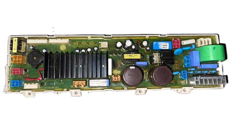 Máy giặt vừa cấp nước vừa xả do mạch điều khiển bị lỗi