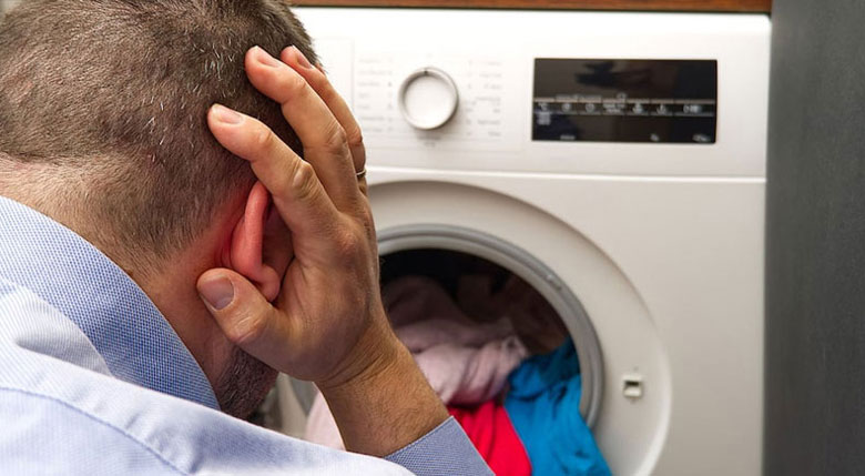 Máy giặt vừa cấp nước vừa xả do lỗi cài đặt chương trình giặt