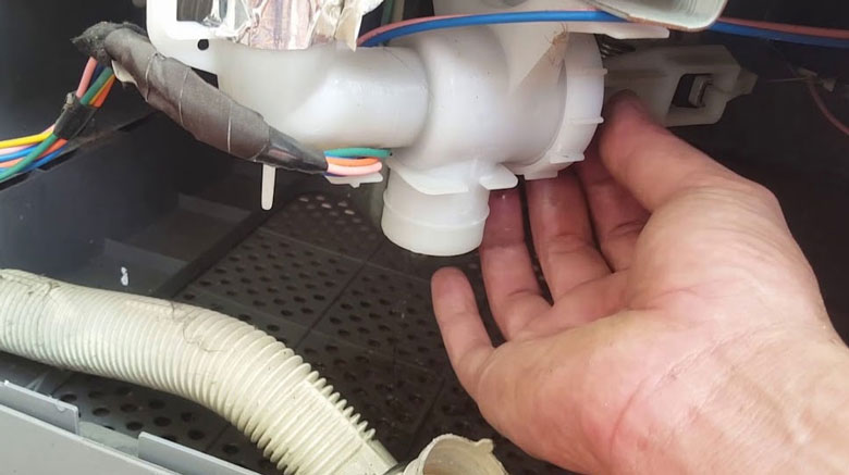 Máy giặt vừa cấp nước vừa xả - Kiểm tra và thay van xả