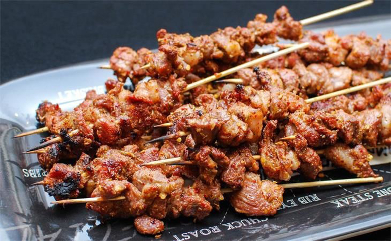 Thành phẩm làm được những que thịt xiên nướng thơm ngon, hấp dẫn