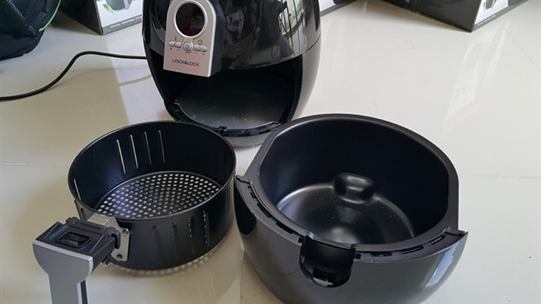 Nồi chiên không dầu Lock&Lock vệ sinh xong để nơi khô ráo