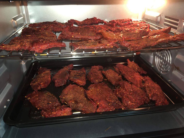 Cách làm khô bò bằng lò nướng trong thời gian bao lâu?