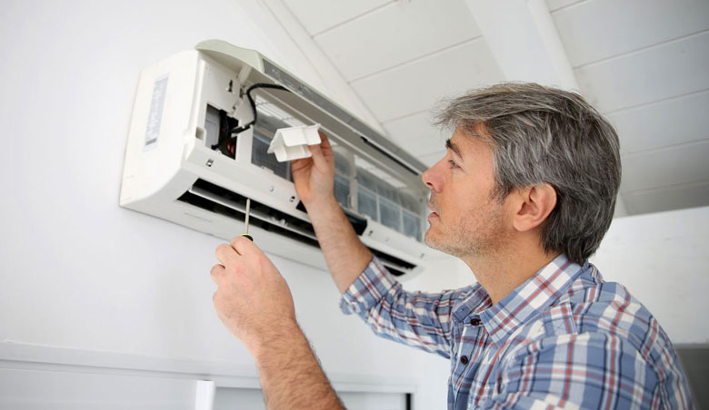 Máy lạnh Samsung báo lỗi C1 - Lau chùi, vệ sinh định kỳ