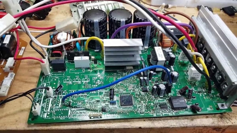 Máy lạnh Samsung báo lỗi C1 do dây kết nối bị đứt, lỏng