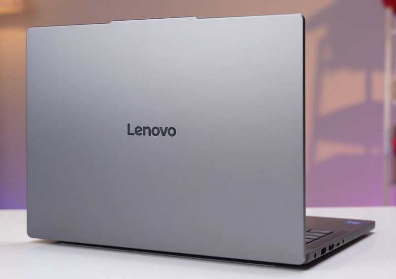 Laptop Lenovo IdeaPad Slim 3 14IRH10 83K00008VN mang đến thiết kế năng động trẻ trung