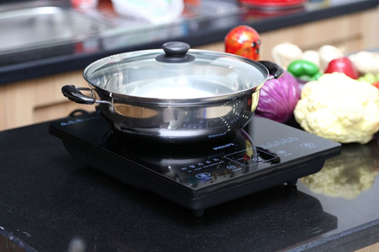 Cách sử dụng bếp từ Sunhouse khi đặt nồi lên để nấu