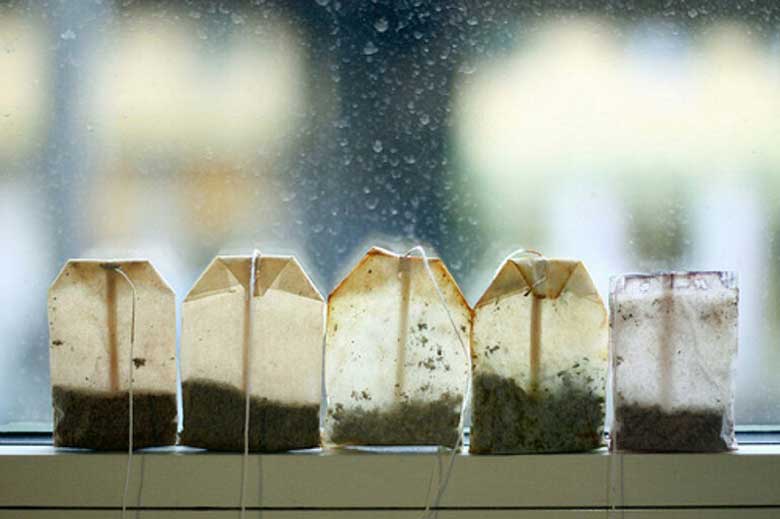 Cách khử mùi lò nướng bằng túi trà khá quen thuộc