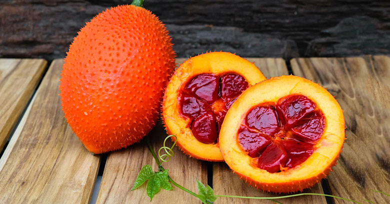 Chọn gấc trước khi nấu xôi